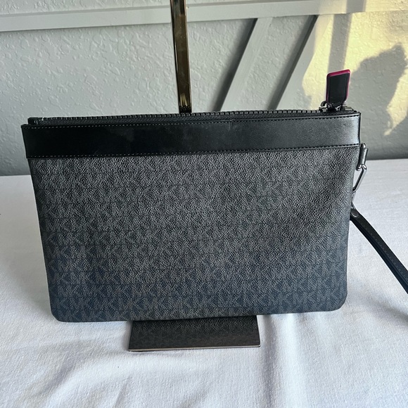 Mens Michael Kors Accessory Pouch - Picture 2 of 4
